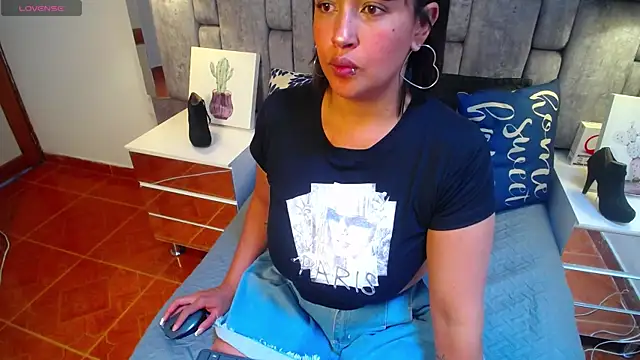 Snapshot of MirandaDream2 chatting on 9, 3, 2025 MirandaDream2 online show from 9, 3, 2025