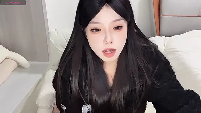 Snapshot of Q-ing chatting on 3, 12, 2024 Q-ing online show from 3, 12, 2024