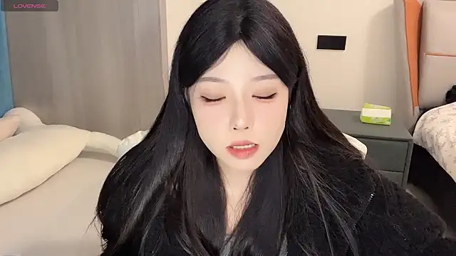 Snapshot of Q-ing chatting on 24, 12, 2024 Q-ing online show from 24, 12, 2024