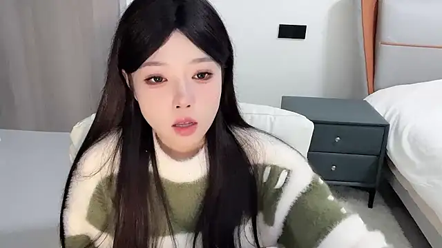 Snapshot of Q-ing chatting on 7, 1, 2025 Q-ing online show from 7, 1, 2025