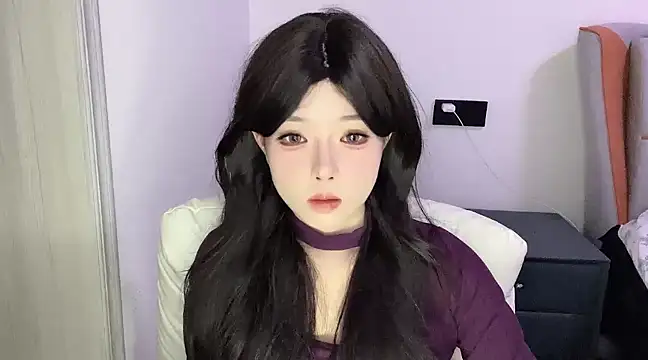 Snapshot of Q-ing chatting on 6, 3, 2025 Q-ing online show from 6, 3, 2025