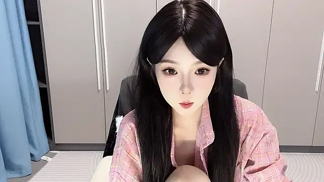 Snapshot of Q-ing chatting on 11, 10, 2025 Q-ing online show from 11, 10, 2025