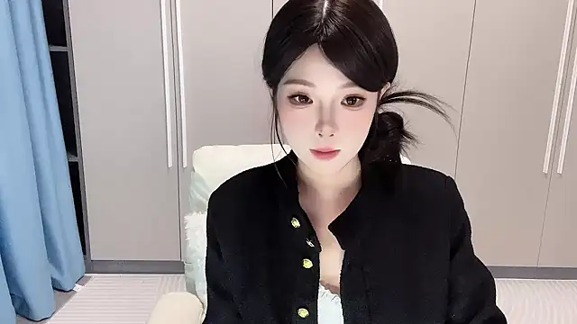 Snapshot of Q-ing chatting on 13, 10, 2025 Q-ing online show from 13, 10, 2025