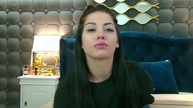 Snapshot of LeyaCass chatting on 2, 2, 2025 LeyaCass online show from 2, 2, 2025