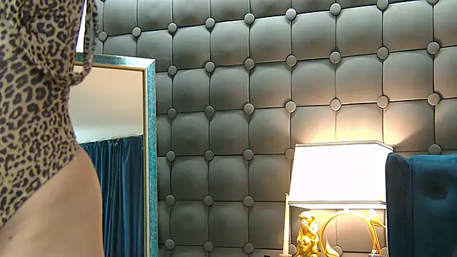 Snapshot of LeyaCass chatting on 2, 2, 2025 LeyaCass online show from 2, 2, 2025