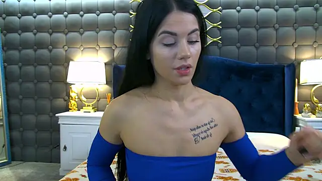 Snapshot of LeyaCass chatting on 2, 12, 2025 LeyaCass online show from 2, 12, 2025