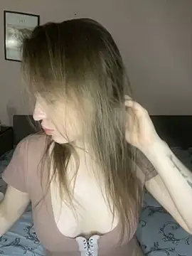 Snapshot of EdnaBradley chatting on 14, 10, 2025 EdnaBradley online show from 14, 10, 2025