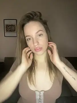 Snapshot of EdnaBradley chatting on 20, 11, 2025 EdnaBradley online show from 20, 11, 2025