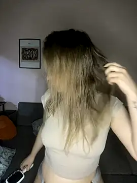 Snapshot of EdnaBradley chatting on 24, 11, 2025 EdnaBradley online show from 24, 11, 2025