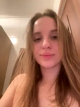 Snapshot of EdnaBradley chatting on 18, 12, 2025 EdnaBradley online show from 18, 12, 2025