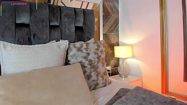 Snapshot of TaniaSmith1 chatting on 28, 10, 2025 TaniaSmith1 online show from 28, 10, 2025