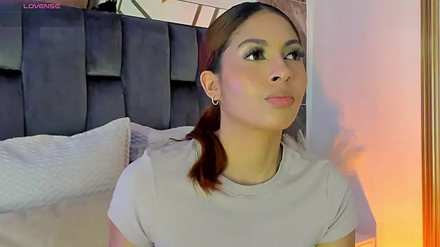 Snapshot of TaniaSmith1 chatting on 8, 11, 2025 TaniaSmith1 online show from 8, 11, 2025