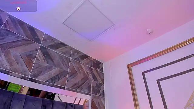 Snapshot of TaniaSmith1 chatting on 11, 11, 2025 TaniaSmith1 online show from 11, 11, 2025