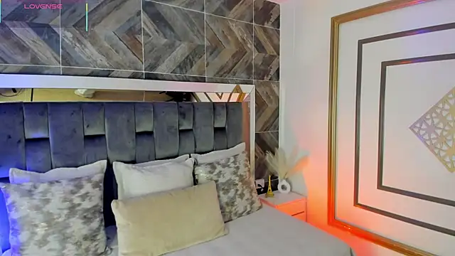 Snapshot of TaniaSmith1 chatting on 18, 11, 2025 TaniaSmith1 online show from 18, 11, 2025