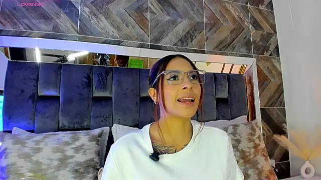 Snapshot of TaniaSmith1 chatting on 30, 11, 2025 TaniaSmith1 online show from 30, 11, 2025