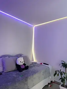 AmmyCollinsW online show from 8, 4, 2026