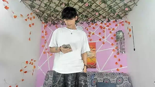 Snapshot of Fresahot2005 chatting on 18, 12, 2025 Fresahot2005 online show from 18, 12, 2025