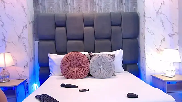 Snapshot of SophieWolkman chatting on 28, 11, 2025 SophieWolkman online show from 28, 11, 2025