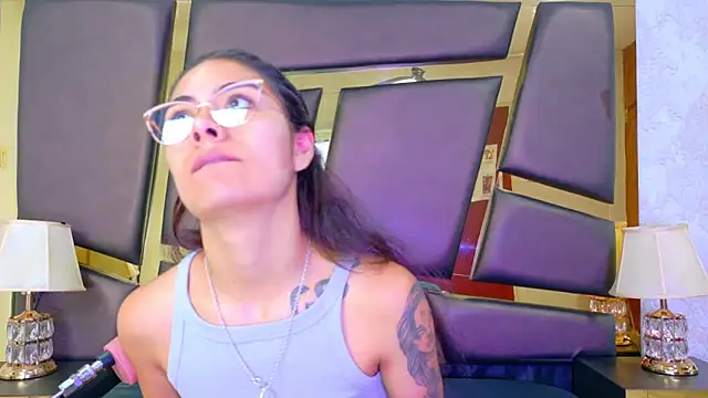 NicoleEsposito online show from 2, 12, 2025