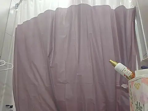 Snapshot of erinSmiles chatting on 19, 11, 2025 erinSmiles online show from 19, 11, 2025