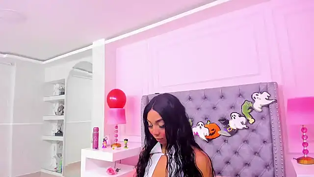 HaileeRoberts online show from 16, 10, 2025