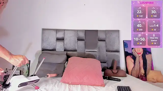 Snapshot of Lia_johnsonn chatting on 12, 11, 2025 Lia johnsonn online show from 12, 11, 2025