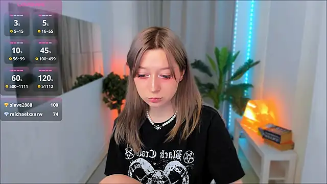 SaintGirl online show from 22, 2, 2025