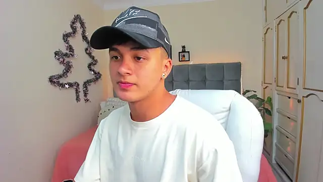 Snapshot of Cristopher_strong chatting on 7, 1, 2025 Cristopher strong online show from 7, 1, 2025