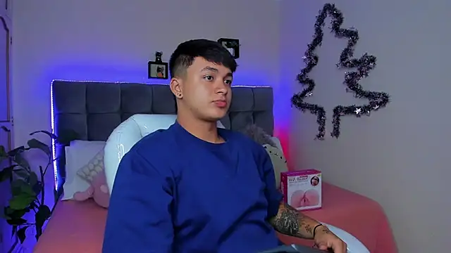 Snapshot of Cristopher_strong chatting on 8, 1, 2025 Cristopher strong online show from 8, 1, 2025