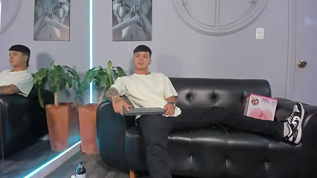 Snapshot of Cristopher_strong chatting on 24, 1, 2025 Cristopher strong online show from 24, 1, 2025