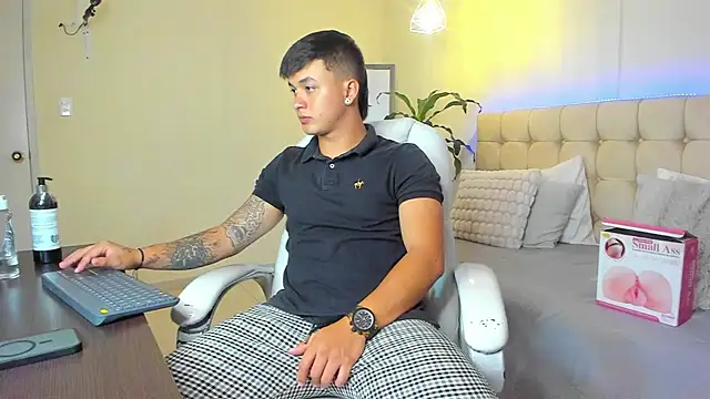 Snapshot of Cristopher_strong chatting on 16, 2, 2025 Cristopher strong online show from 16, 2, 2025