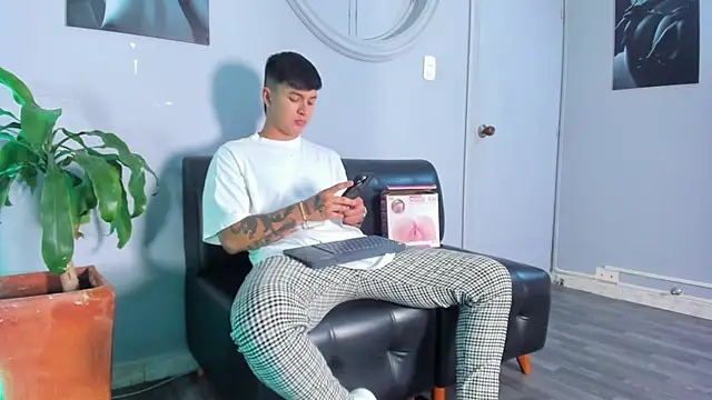 Snapshot of Cristopher_strong chatting on 15, 3, 2025 Cristopher strong online show from 15, 3, 2025