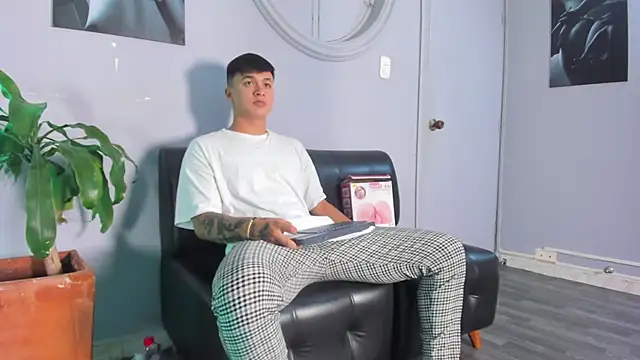 Snapshot of Cristopher_strong chatting on 15, 3, 2025 Cristopher strong online show from 15, 3, 2025