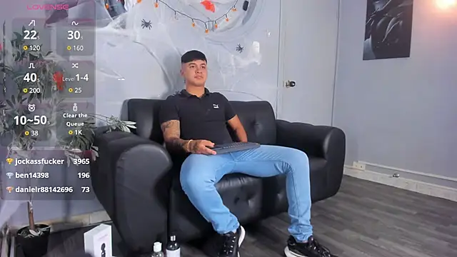 Snapshot of Cristopher_strong chatting on 4, 10, 2025 Cristopher strong online show from 4, 10, 2025