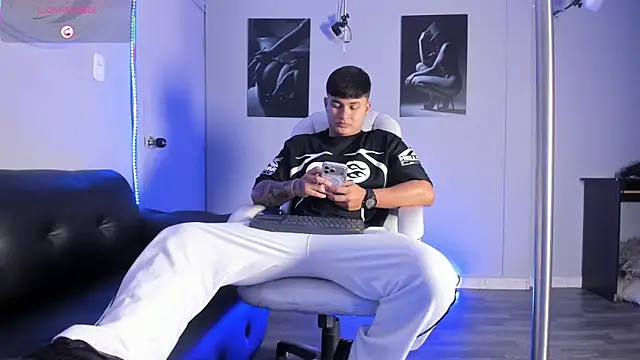 Cristopher strong online show from 25, 2, 2026