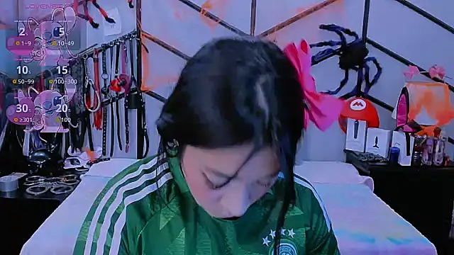 Snapshot of AlanaLuck chatting on 25, 10, 2025 AlanaLuck online show from 25, 10, 2025