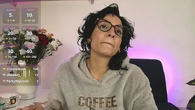 Snapshot of Elliee_ chatting on 13, 2, 2025 Elliee online show from 13, 2, 2025