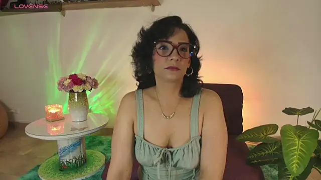 Snapshot of Elliee_ chatting on 28, 2, 2025 Elliee online show from 28, 2, 2025