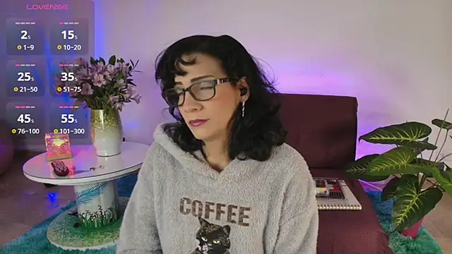 Snapshot of Elliee_ chatting on 8, 3, 2025 Elliee online show from 8, 3, 2025