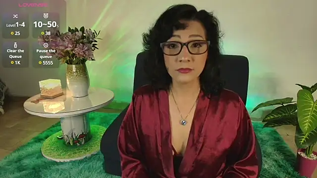 Snapshot of Elliee_ chatting on 11, 3, 2025 Elliee online show from 11, 3, 2025