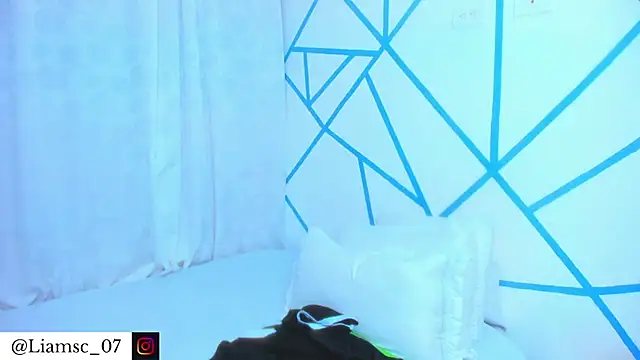 Snapshot of liam_scott77 chatting on 2, 12, 2025 liam scott77 online show from 2, 12, 2025