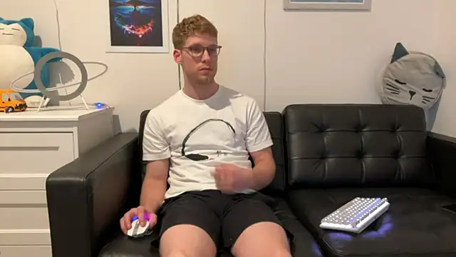 Snapshot of BlueEyedTallGuy94 chatting on 19, 12, 2024 BlueEyedTallGuy94 online show from 19, 12, 2024