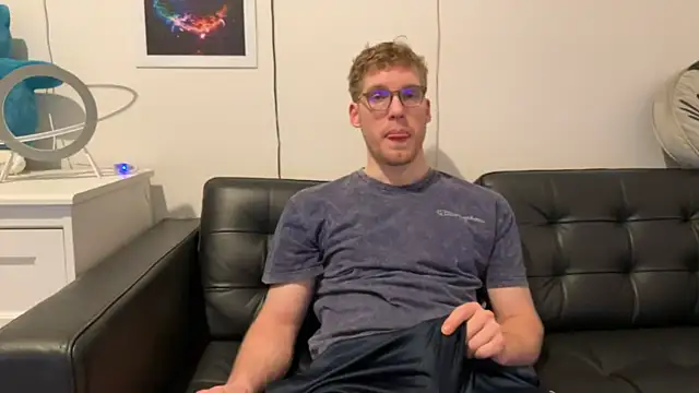 Snapshot of BlueEyedTallGuy94 chatting on 25, 12, 2024 BlueEyedTallGuy94 online show from 25, 12, 2024