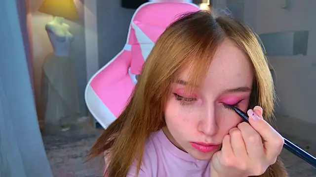 b4by LoL1 online show from 21, 11, 2025