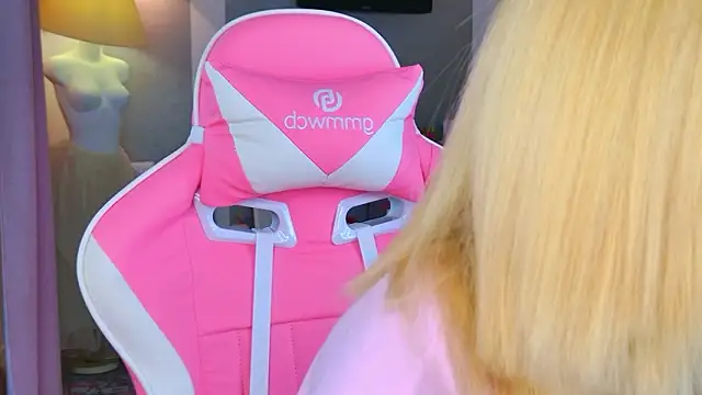 b4by LoL1 online show from 8, 2, 2026