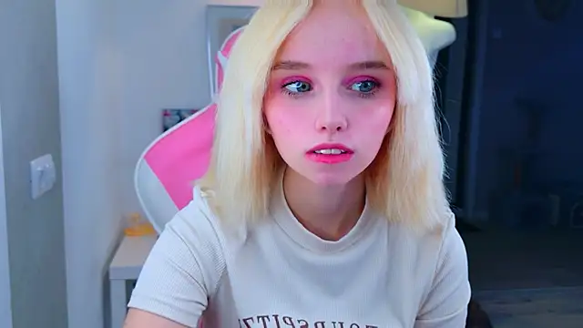 b4by LoL1 online show from 13, 4, 2026