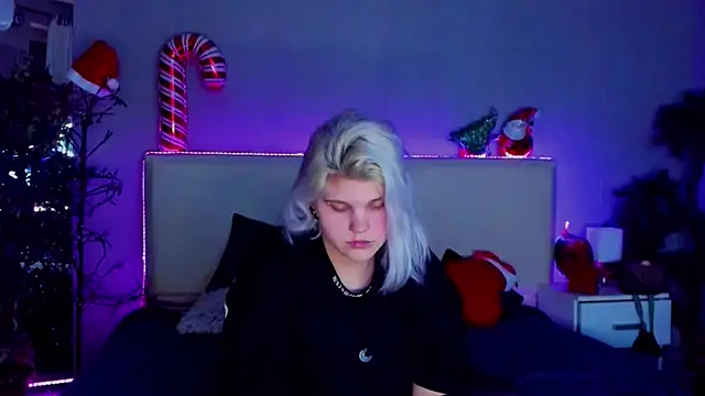 Snapshot of JoannLowe chatting on 3, 1, 2025 JoannLowe online show from 3, 1, 2025