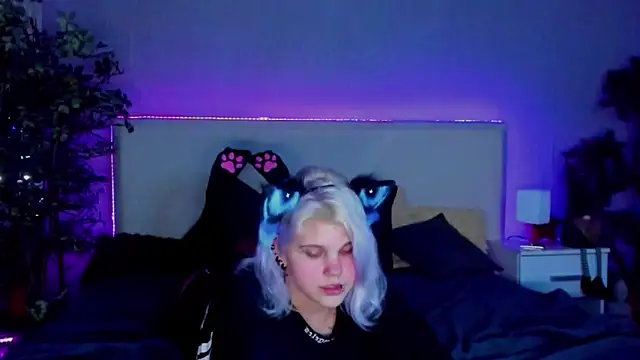 Snapshot of JoannLowe chatting on 11, 1, 2025 JoannLowe online show from 11, 1, 2025