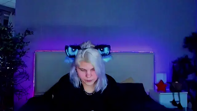 Snapshot of JoannLowe chatting on 11, 1, 2025 JoannLowe online show from 11, 1, 2025