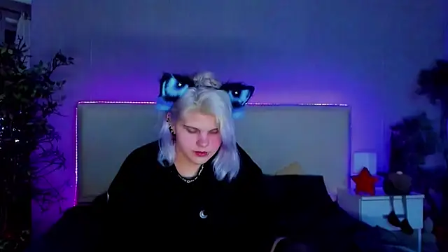 Snapshot of JoannLowe chatting on 11, 1, 2025 JoannLowe online show from 11, 1, 2025